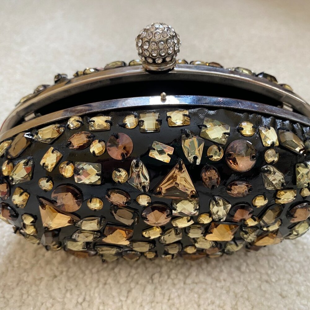 NWOT, bejeweled clamshell purse, chain strap, rhinestone clasp. - Picture 3 of 9